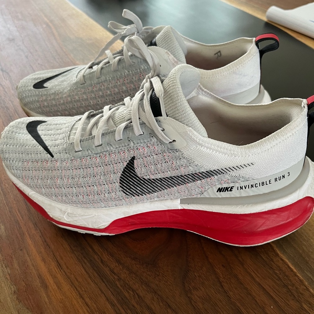 Nike Men's Invincible Run 3 Shoes - White and Red